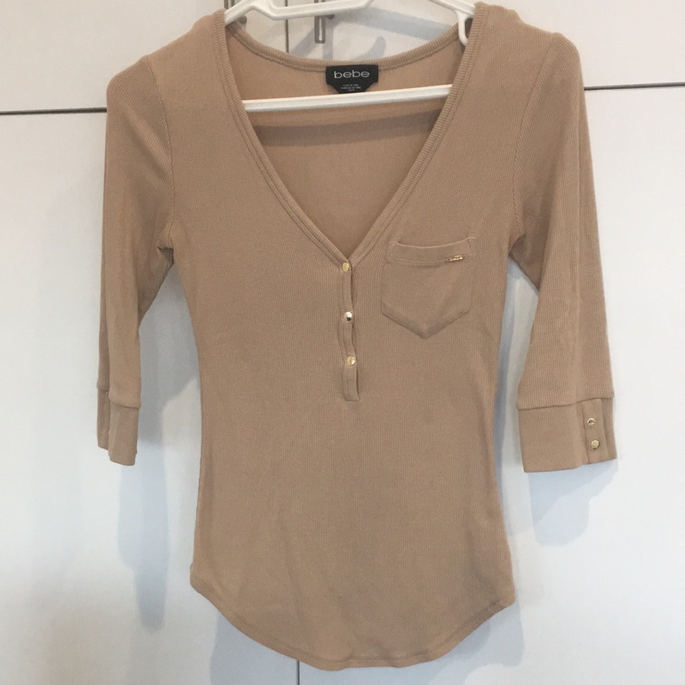 bebe V-Neck 3/4 sleeve rib knit top